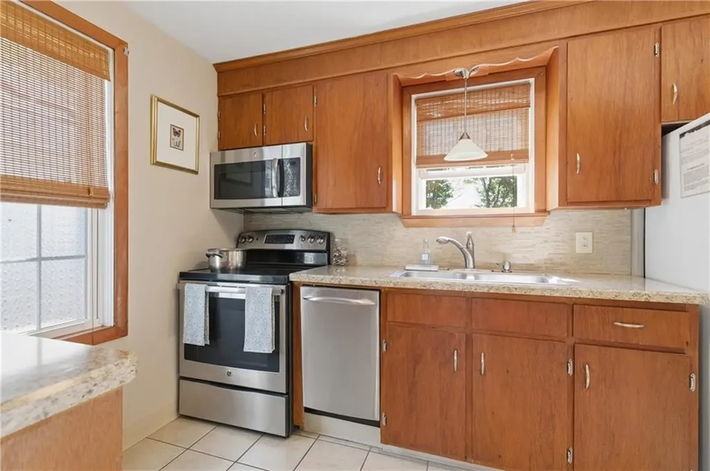 30 Hopkins Terrace Cumberland RI 02864