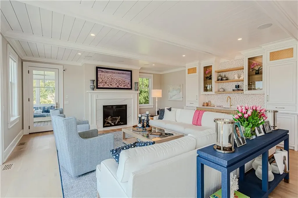 39 Avondale Road Westerly RI 02891