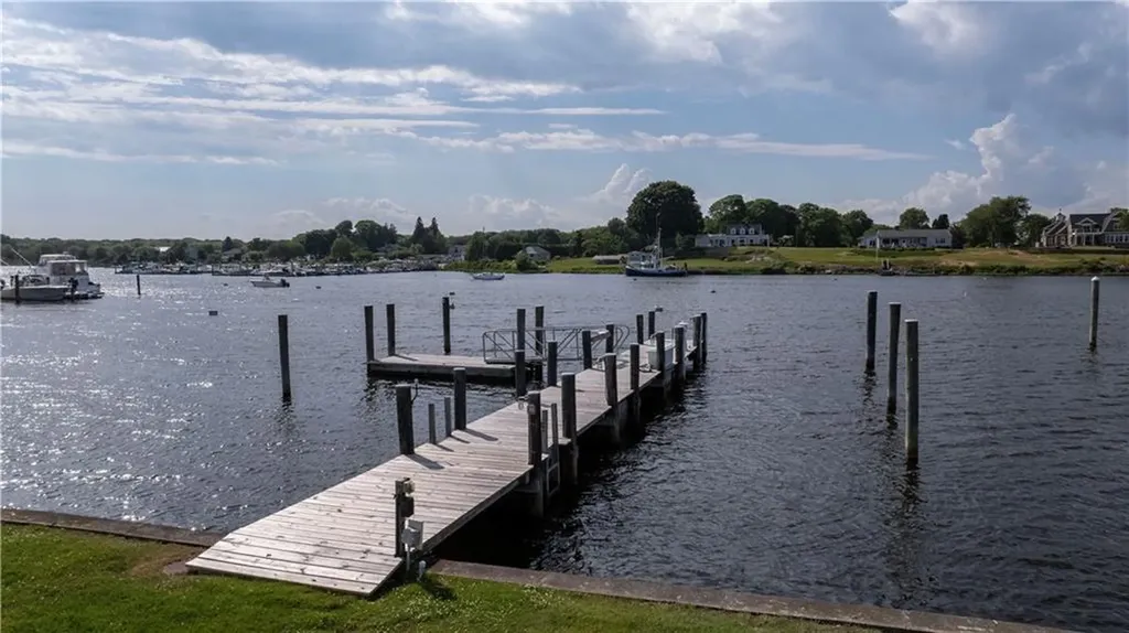 39 Avondale Road Westerly RI 02891