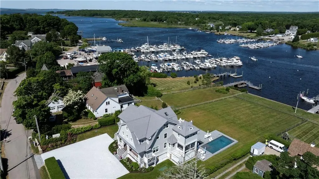 39 Avondale Road Westerly RI 02891