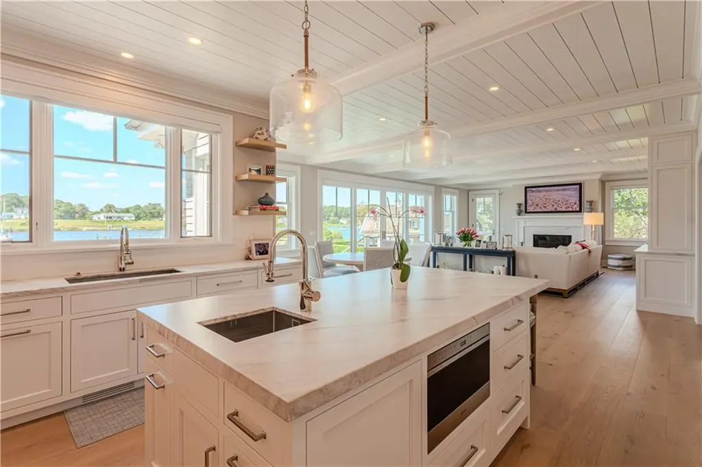 39 Avondale Road Westerly RI 02891
