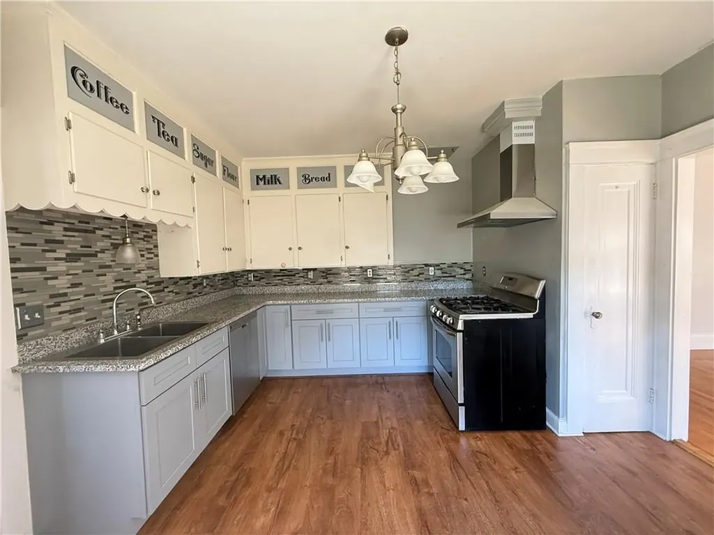 28 Richland Street Cranston RI 02910