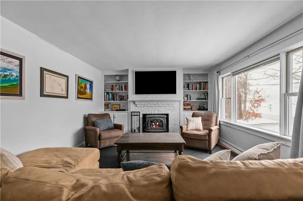 161 Mitchells Lane Middletown RI 02842