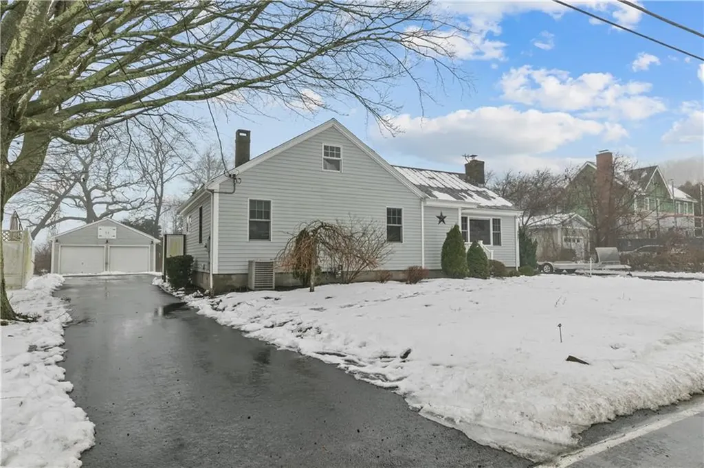 161 Mitchells Lane Middletown RI 02842