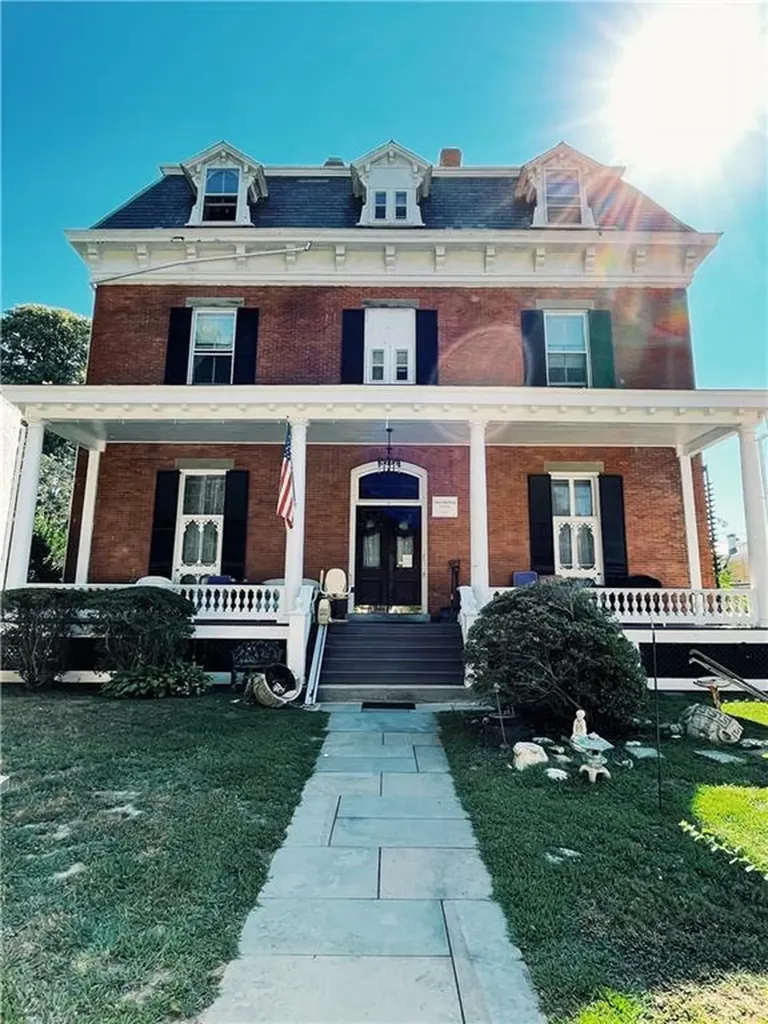 6 Sunnyside Place Newport RI 02840