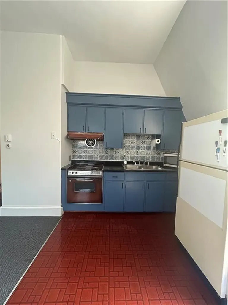 6 Sunnyside Place Newport RI 02840
