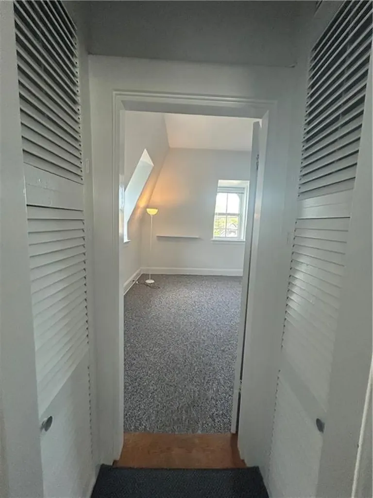 6 Sunnyside Place Newport RI 02840