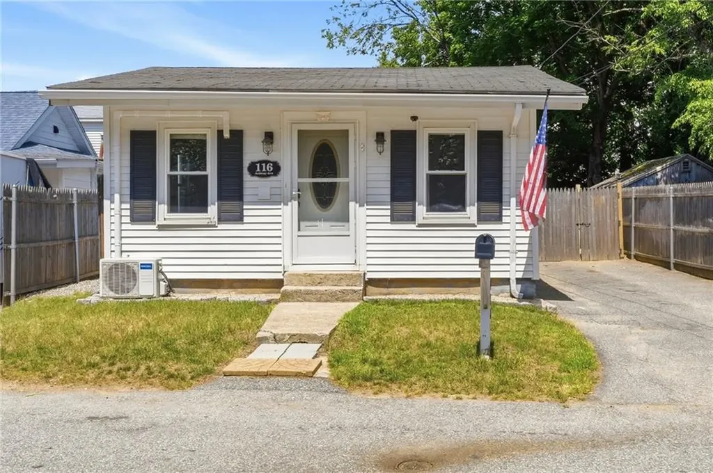 116 Ardway Avenue Warwick RI 02889