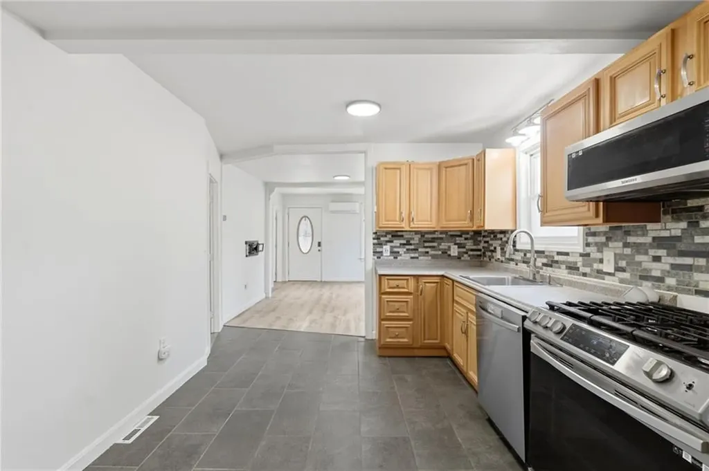 116 Ardway Avenue Warwick RI 02889