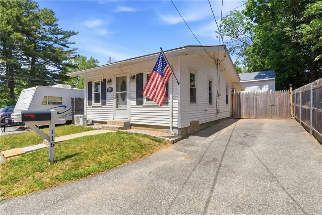 116 Ardway Avenue Warwick RI 02889