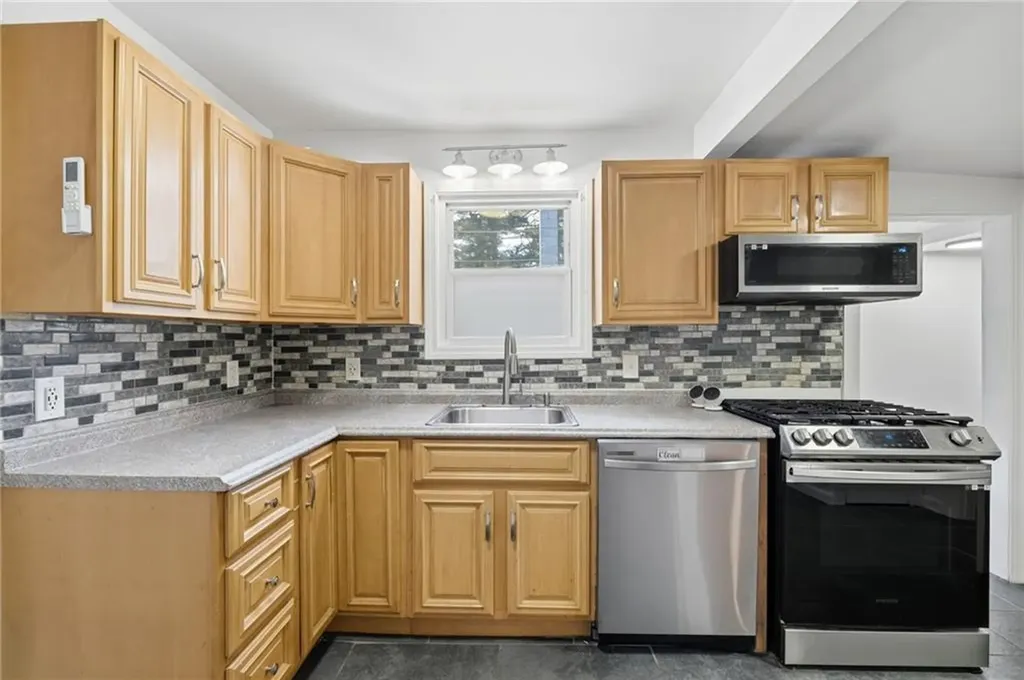 116 Ardway Avenue Warwick RI 02889