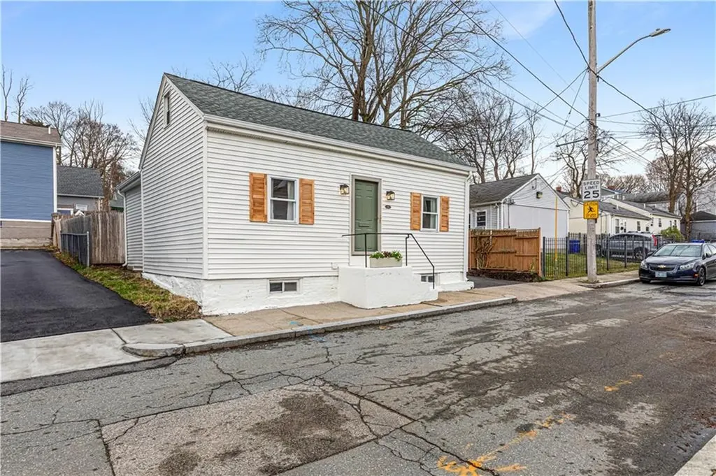 27 Padelford Street Providence RI 02906