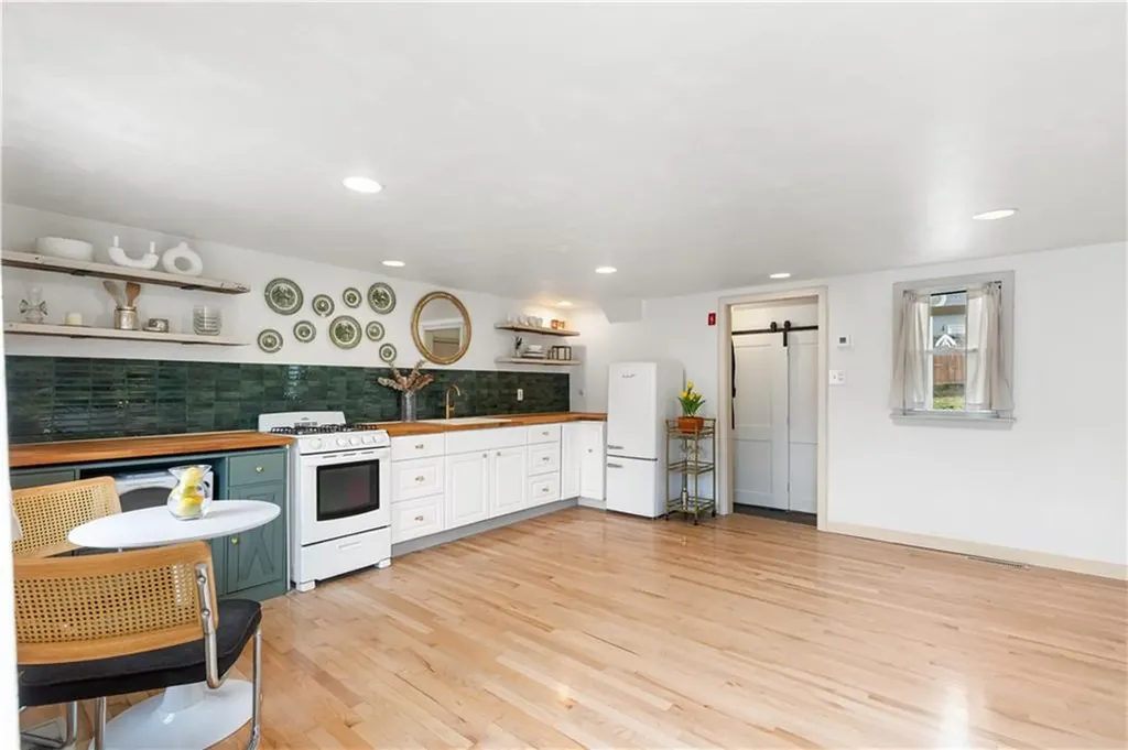 27 Padelford Street Providence RI 02906