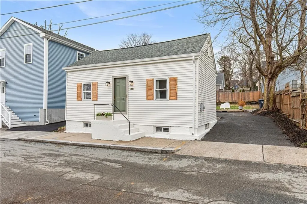 27 Padelford Street Providence RI 02906