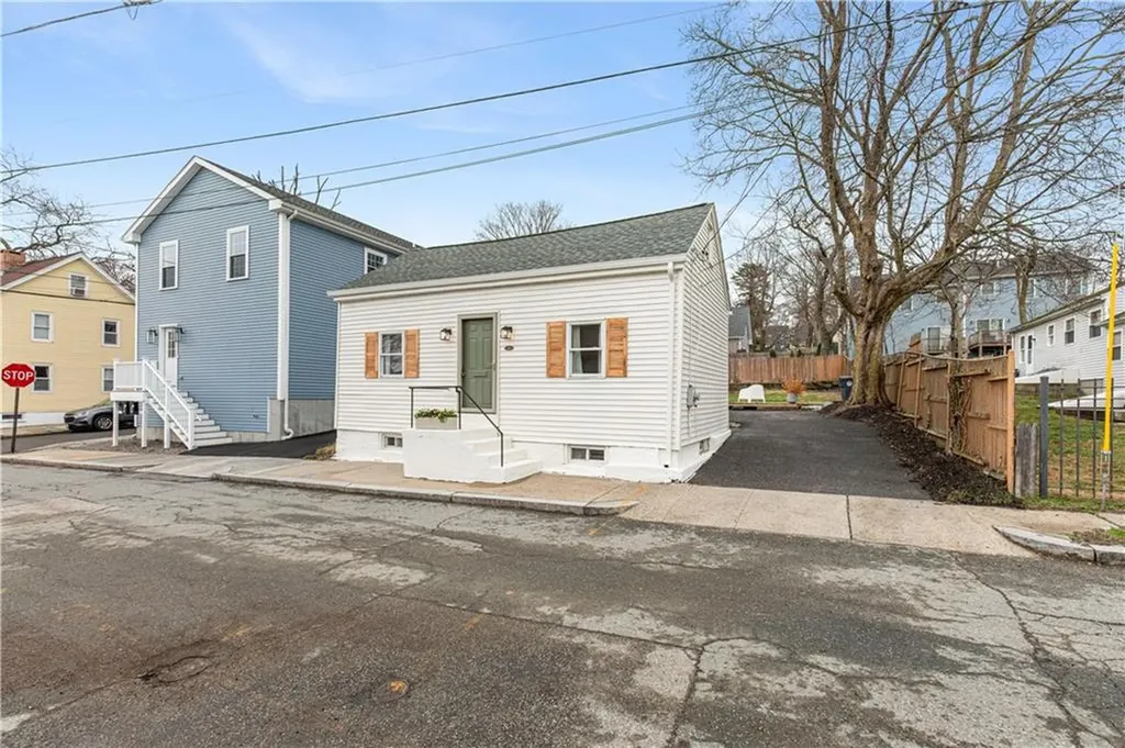 27 Padelford Street Providence RI 02906