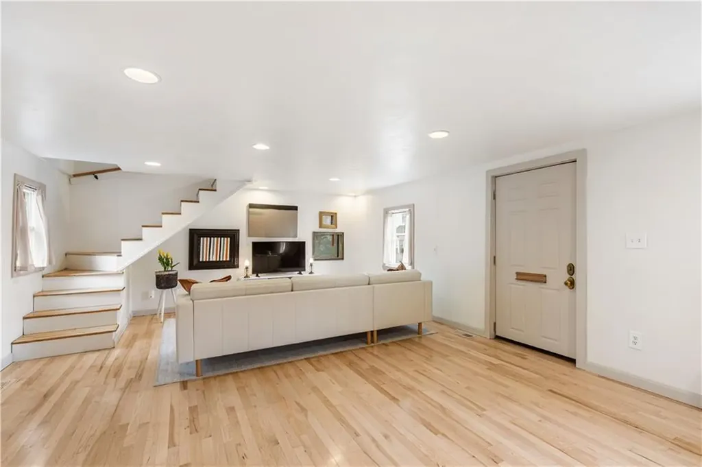 27 Padelford Street Providence RI 02906