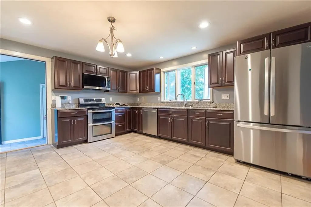 11 Country Hill Road Cumberland RI 02864