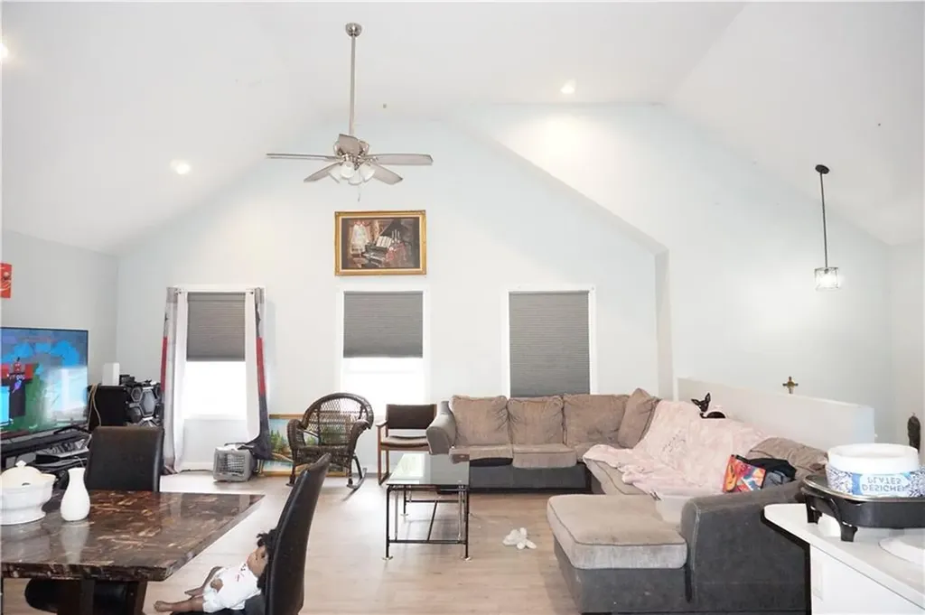 12 Thomas Avenue Pawtucket RI 02860