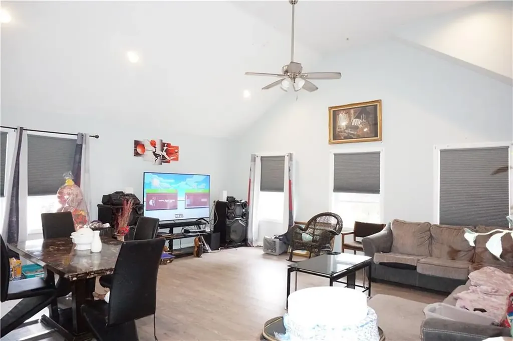 12 Thomas Avenue Pawtucket RI 02860