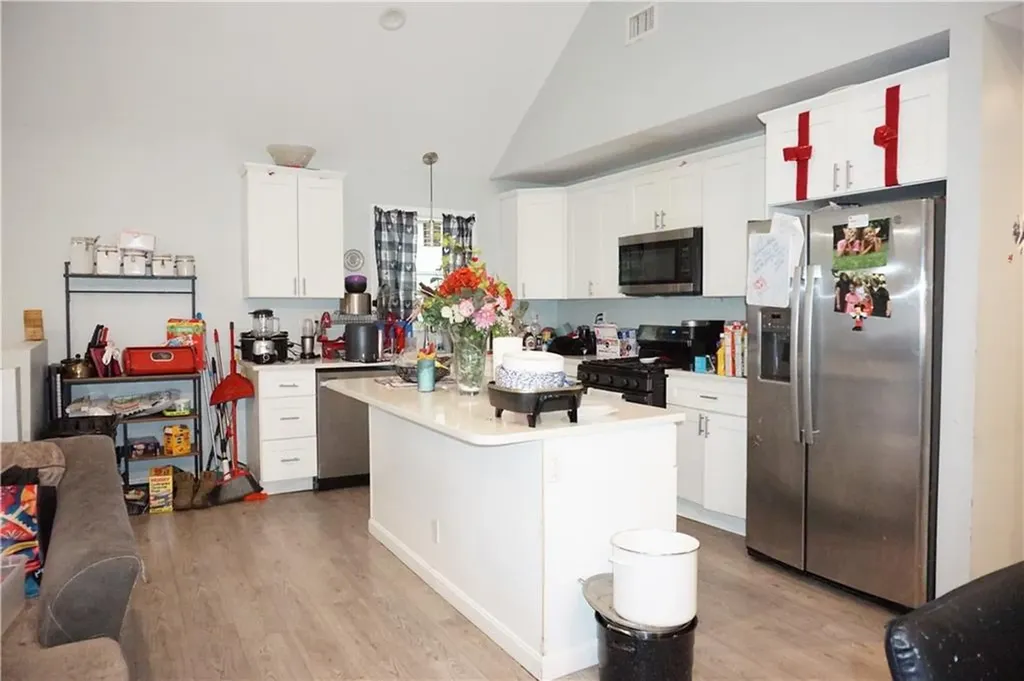 12 Thomas Avenue Pawtucket RI 02860