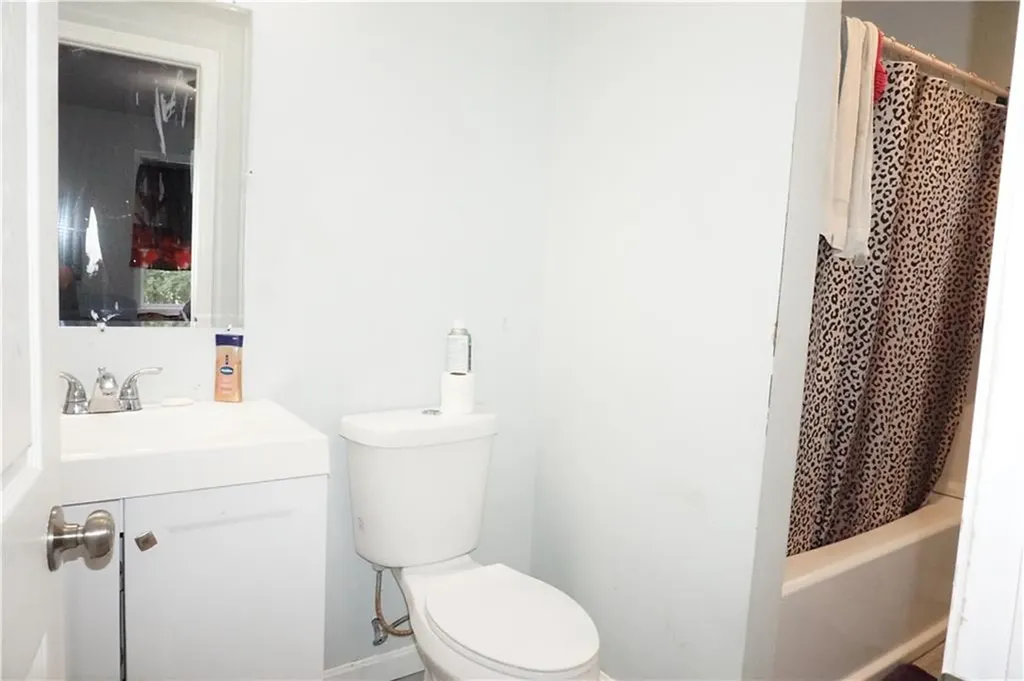 12 Thomas Avenue Pawtucket RI 02860