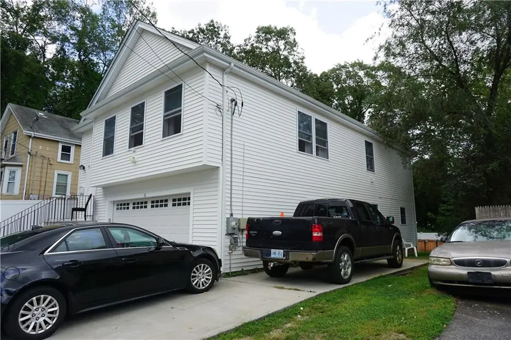 12 Thomas Avenue Pawtucket RI 02860
