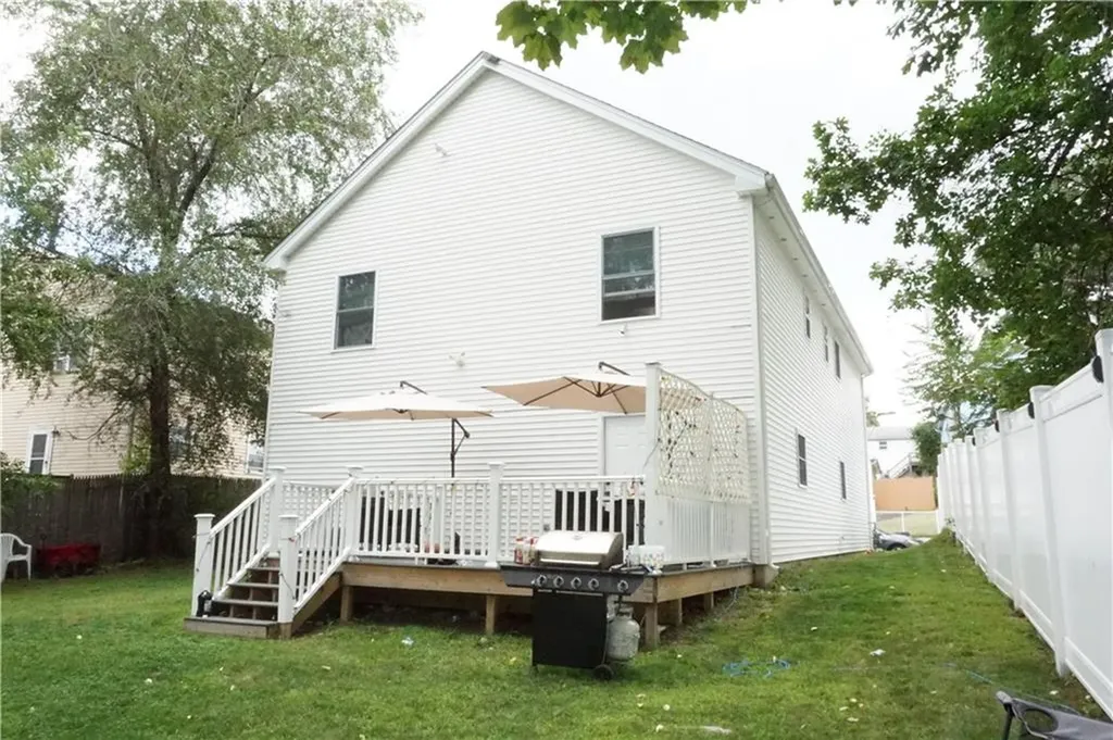 12 Thomas Avenue Pawtucket RI 02860