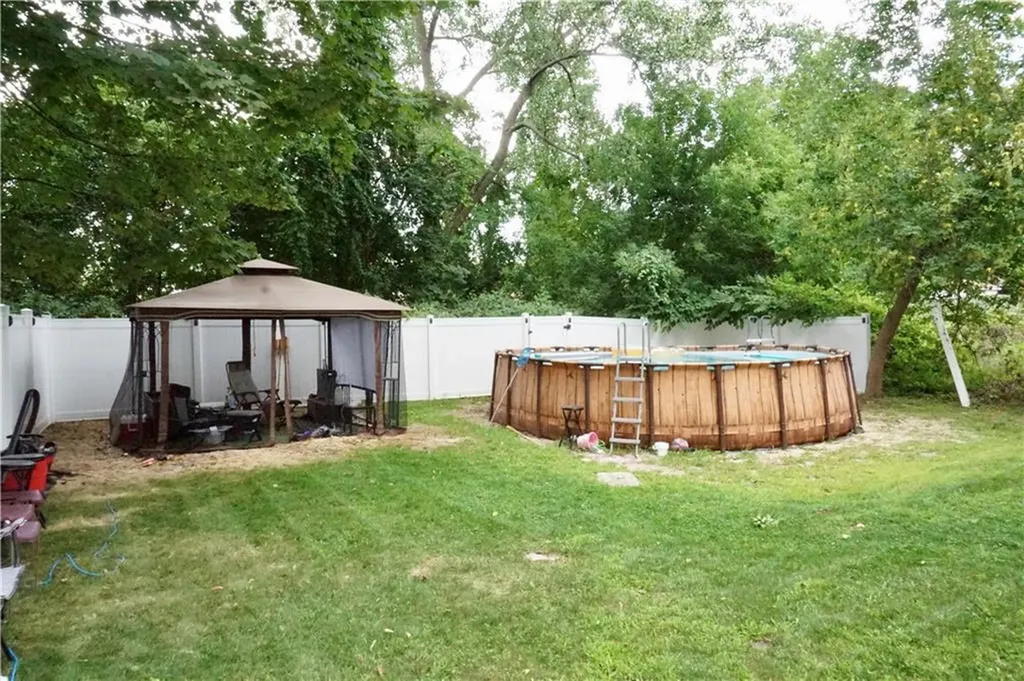 12 Thomas Avenue Pawtucket RI 02860