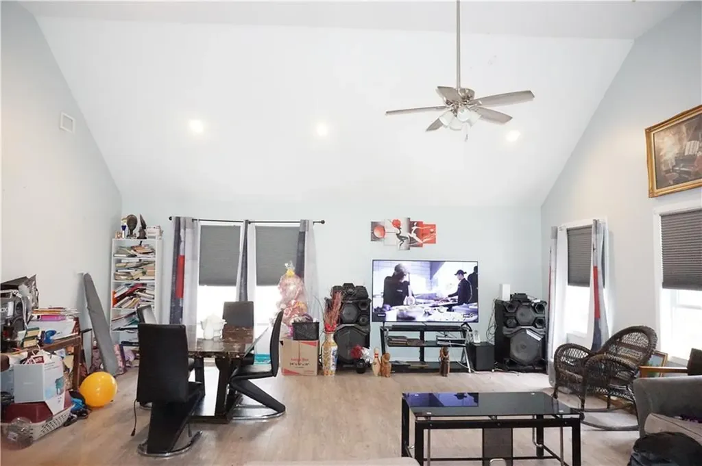 12 Thomas Avenue Pawtucket RI 02860