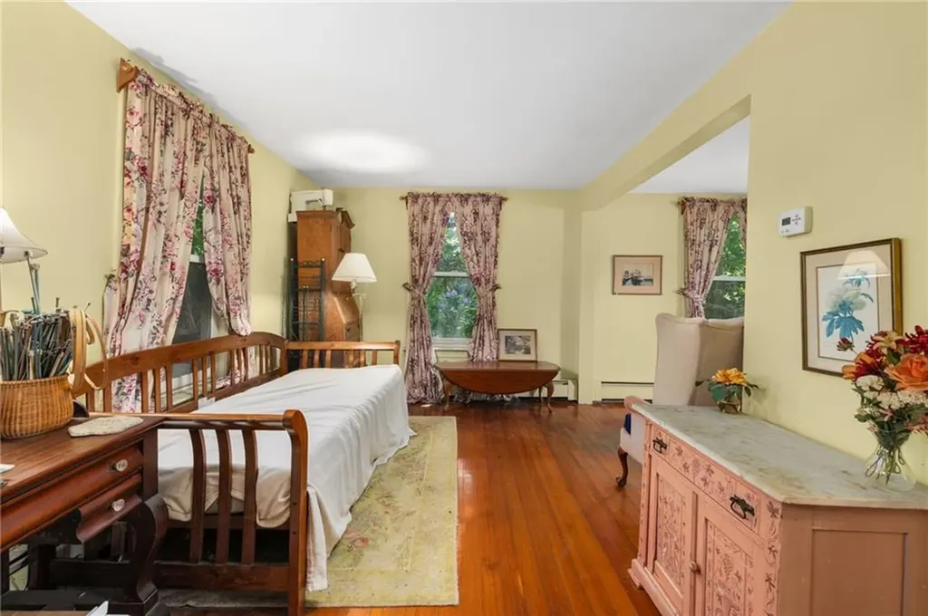 469 Wapping Road Portsmouth RI 02871