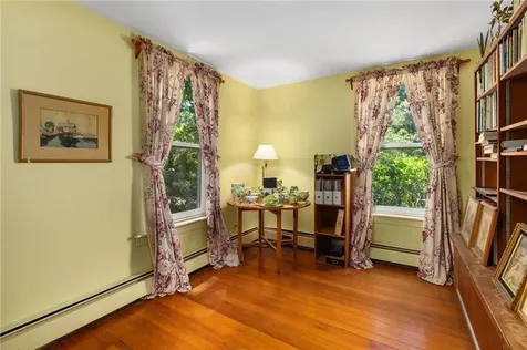 469 Wapping Road Portsmouth RI 02871