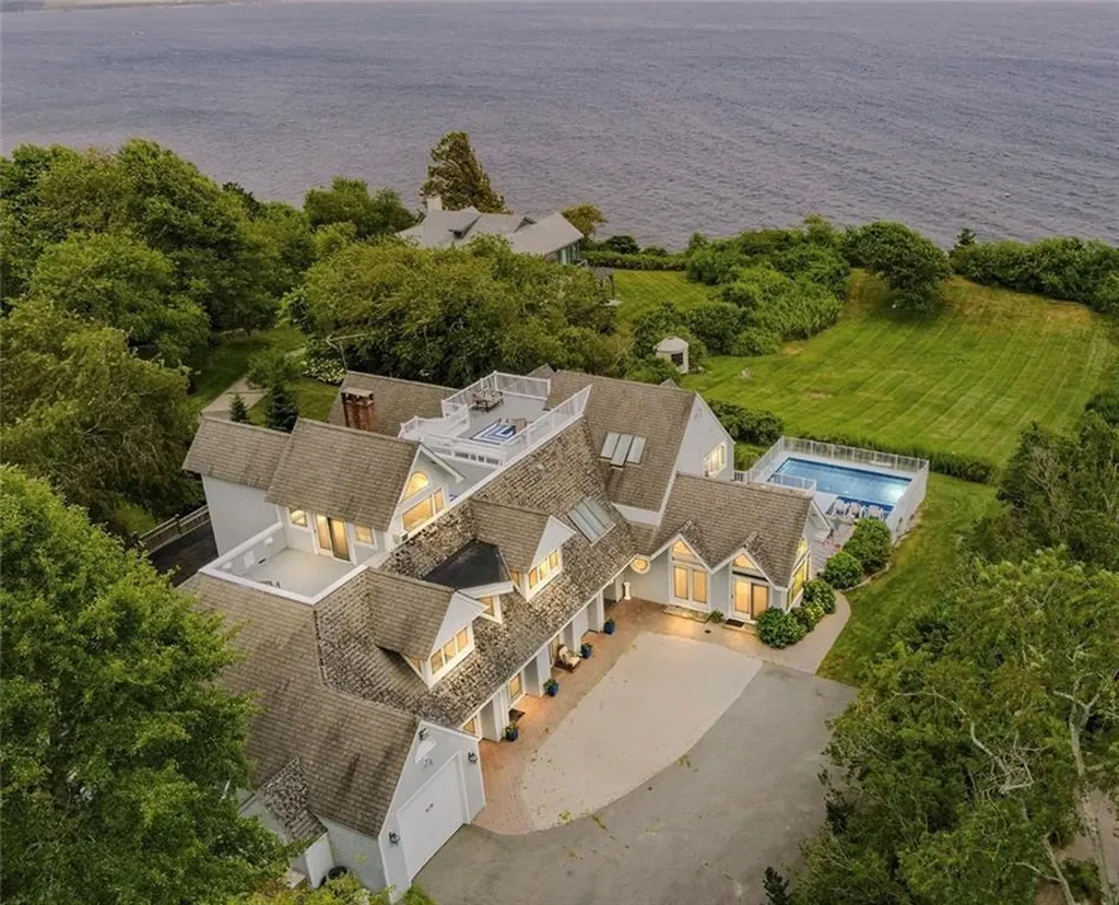205 Indian Avenue Portsmouth RI 02871