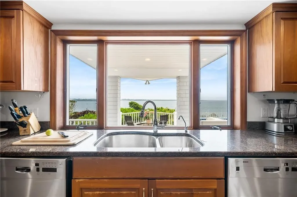 205 Indian Avenue Portsmouth RI 02871