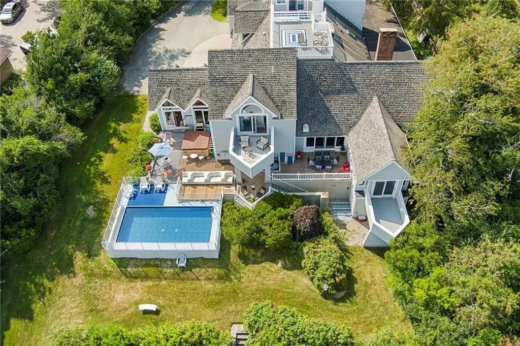 205 Indian Avenue Portsmouth RI 02871