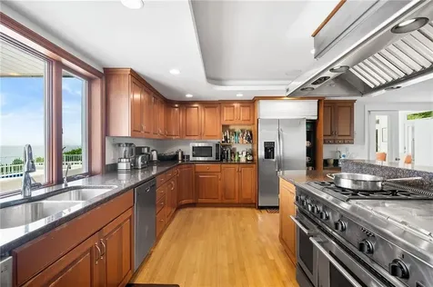205 Indian Avenue Portsmouth RI 02871