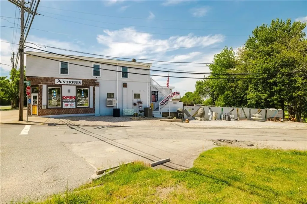 1019 Main Road Tiverton RI 02878