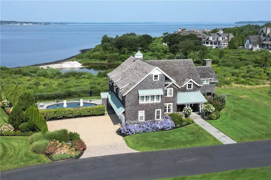 178 Carnegie Harbor Drive Portsmouth RI 02871