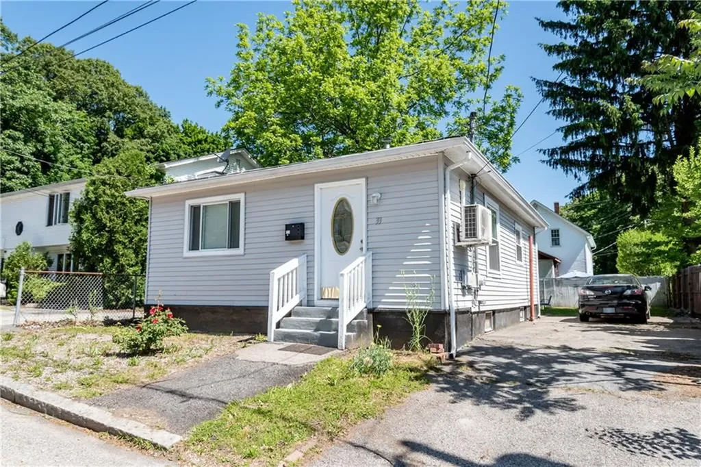 33 Ridge St Street Cranston RI 02920