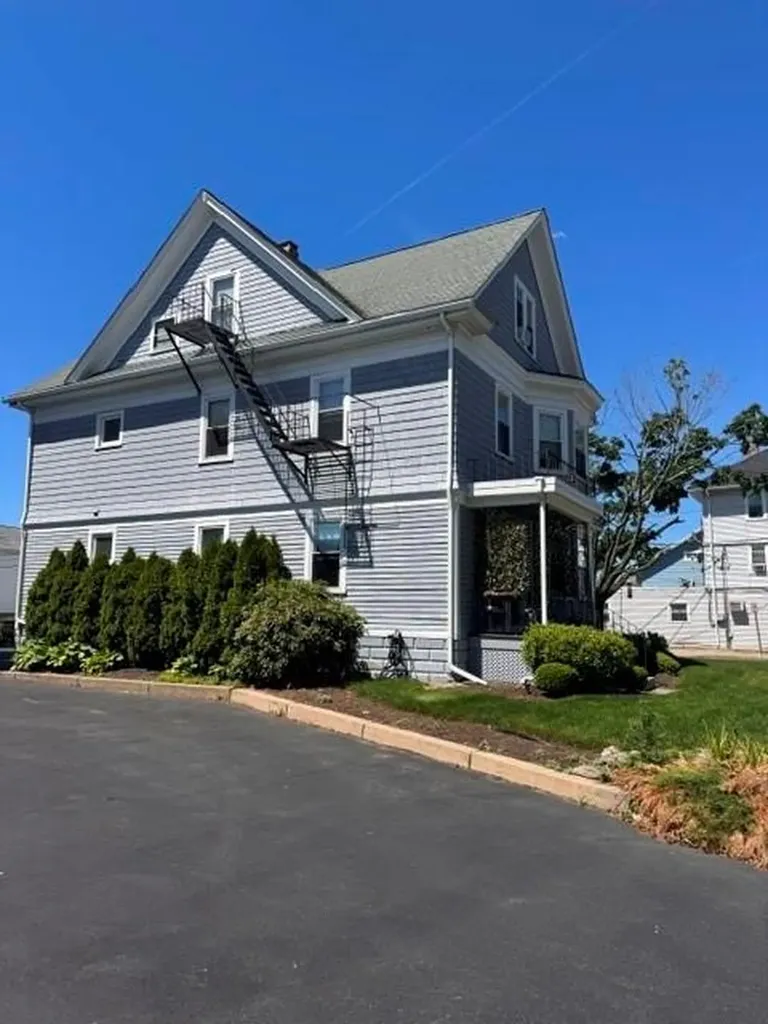 595 597 Armistice Boulevard Pawtucket RI 02861
