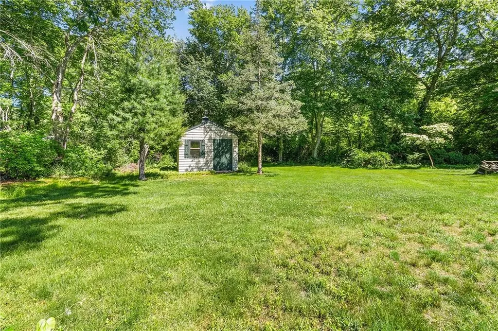 105 Fairfield Drive North Kingstown RI 02852