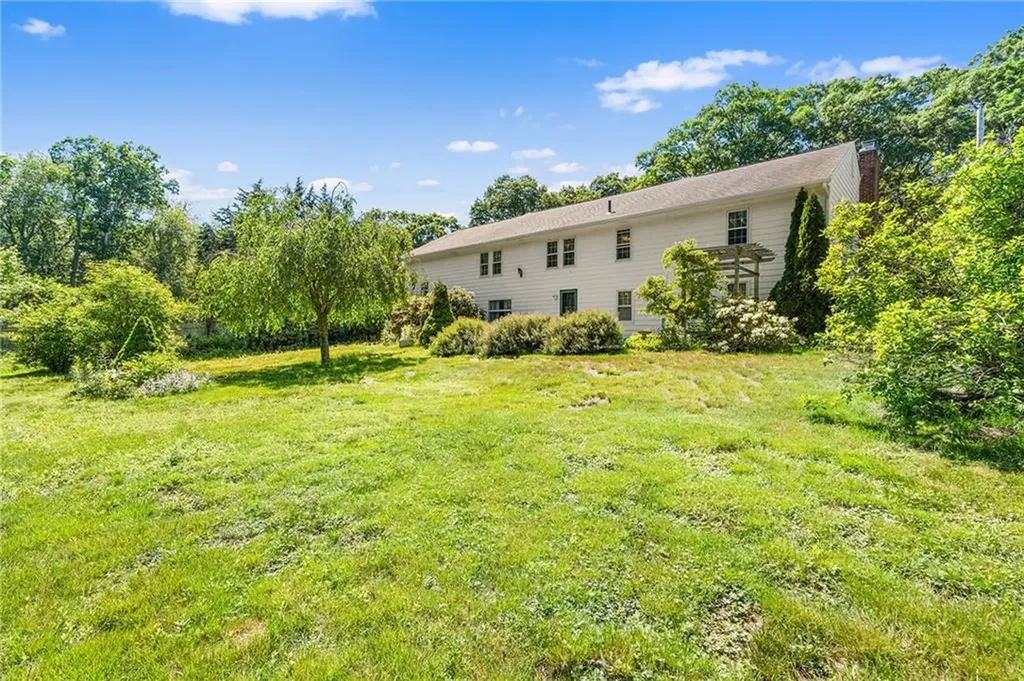 105 Fairfield Drive North Kingstown RI 02852
