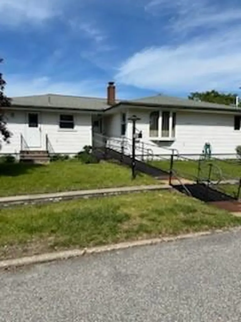 10 Holland Street Cranston RI 02920