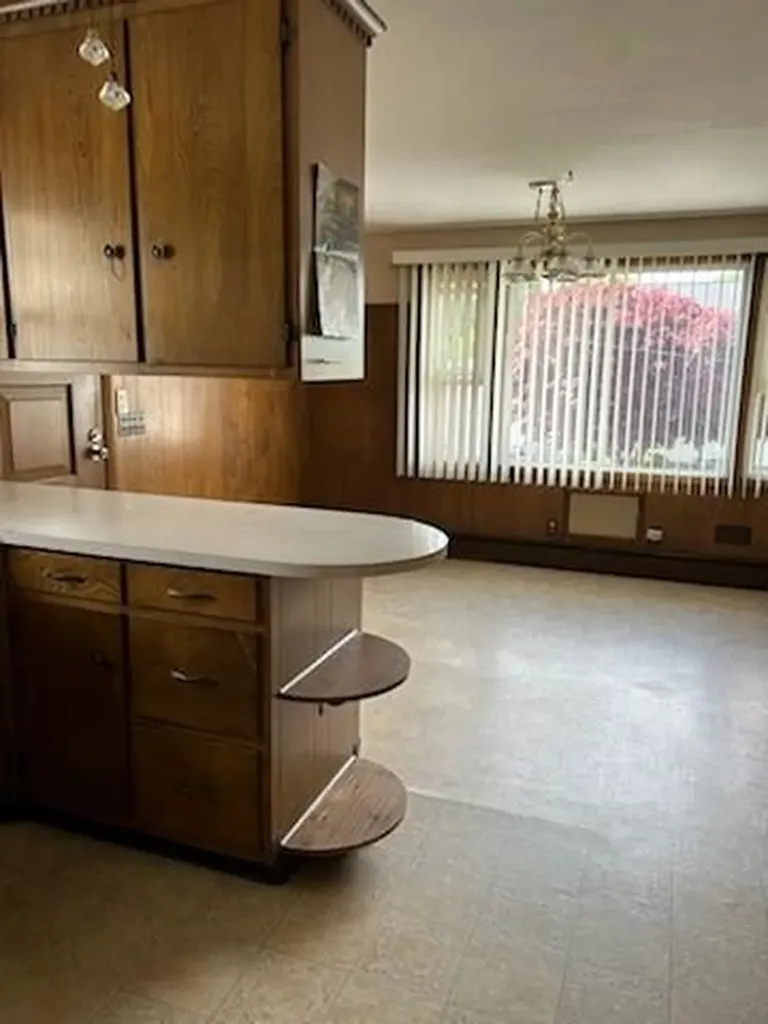 10 Holland Street Cranston RI 02920
