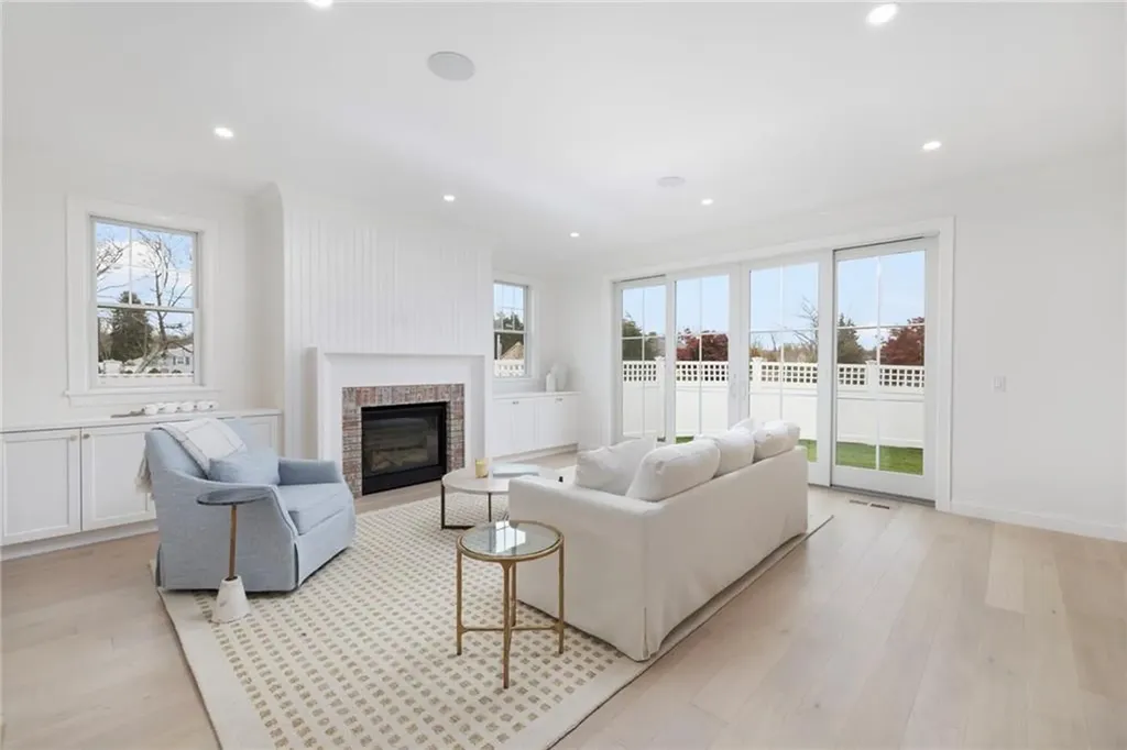 12 Lookout Lane Portsmouth RI 02871