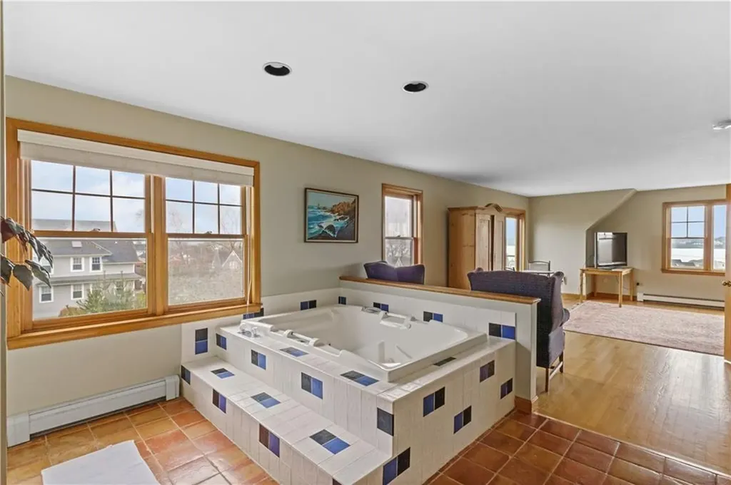 2 Easton Terrace Middletown RI 02842