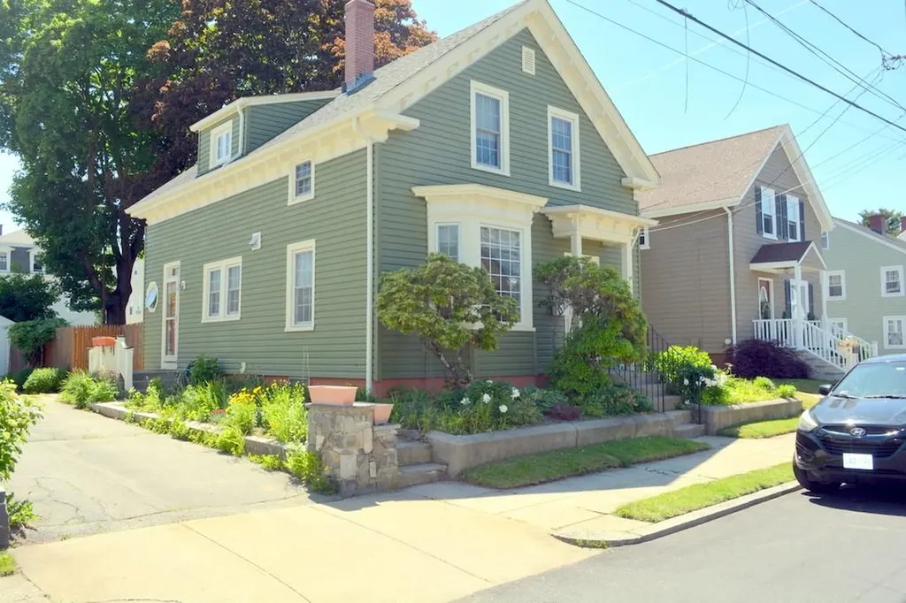 53 Russell Avenue East Providence RI 02914