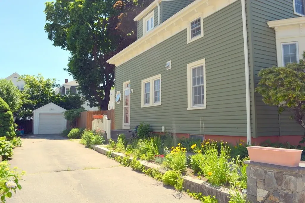 53 Russell Avenue East Providence RI 02914