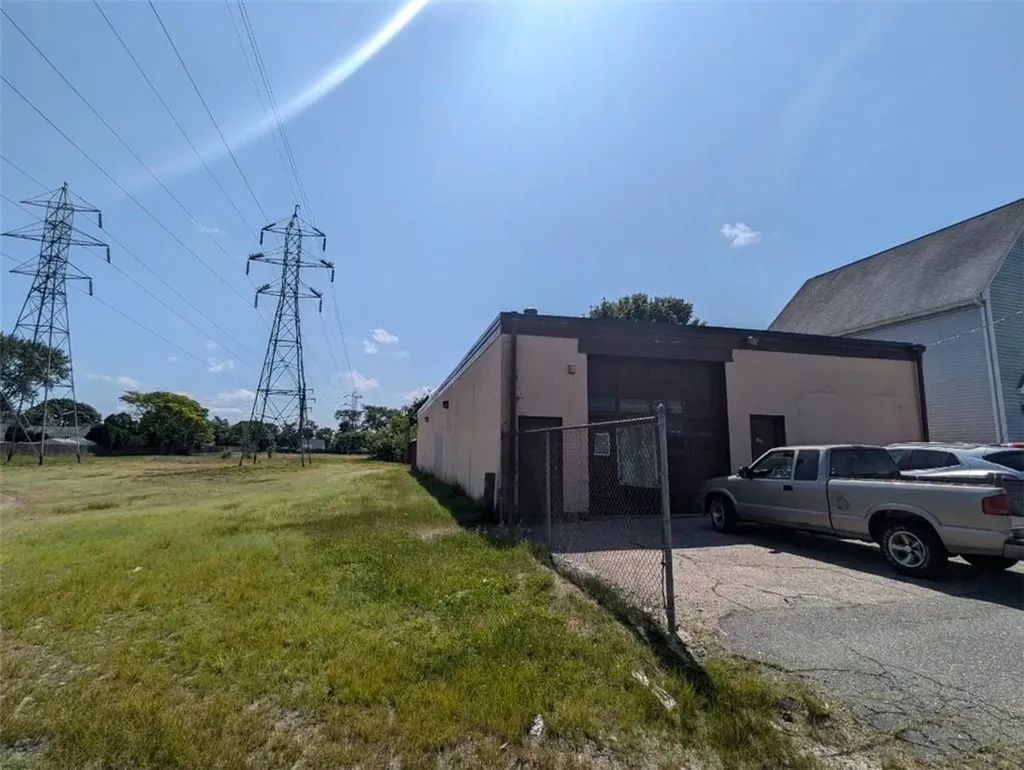 21 Pommenville Street Pawtucket RI 02861