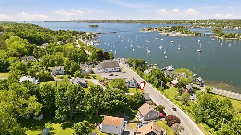 1536 Main Road Tiverton RI 02878
