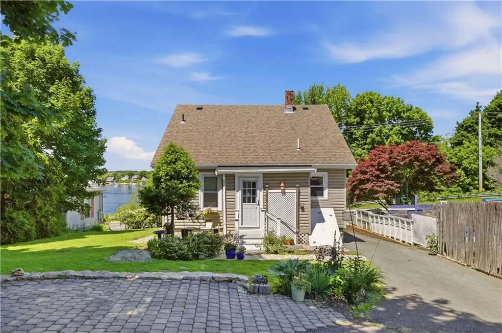 1536 Main Road Tiverton RI 02878